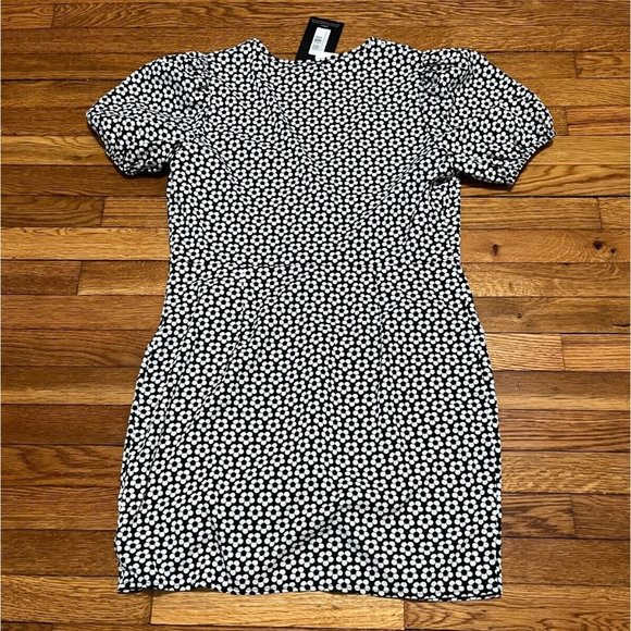 Pretty Little Thing Dress Women's Size 12 Short Sleeve Button Front Flor… - Picture 4 of 4